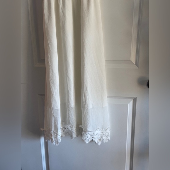 Elegant White Lace Dress - Picture 6 of 12